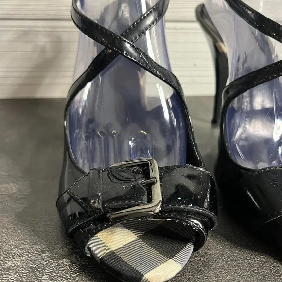 burberry patent leather slingback heels - Picture 3 of 8